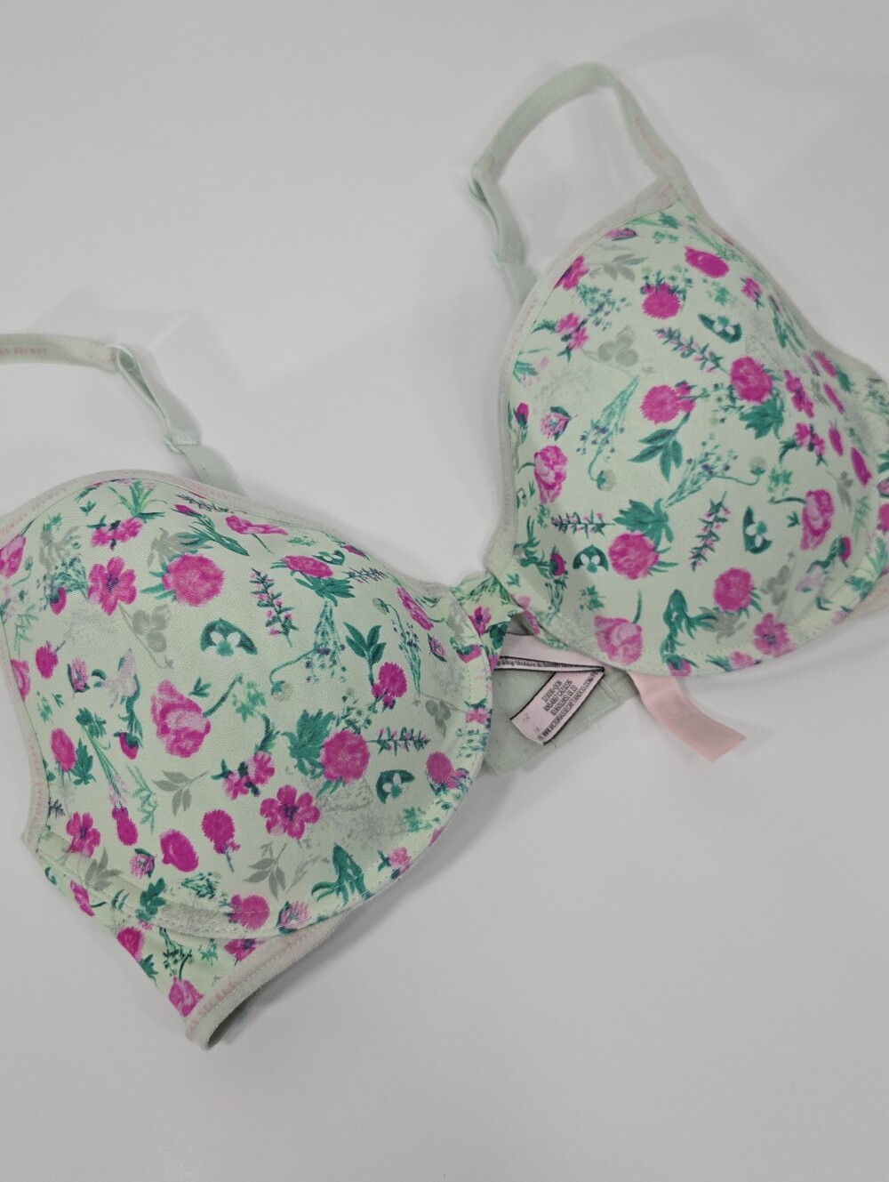 Victoria's Secret t-shirt lightly lined demi bra